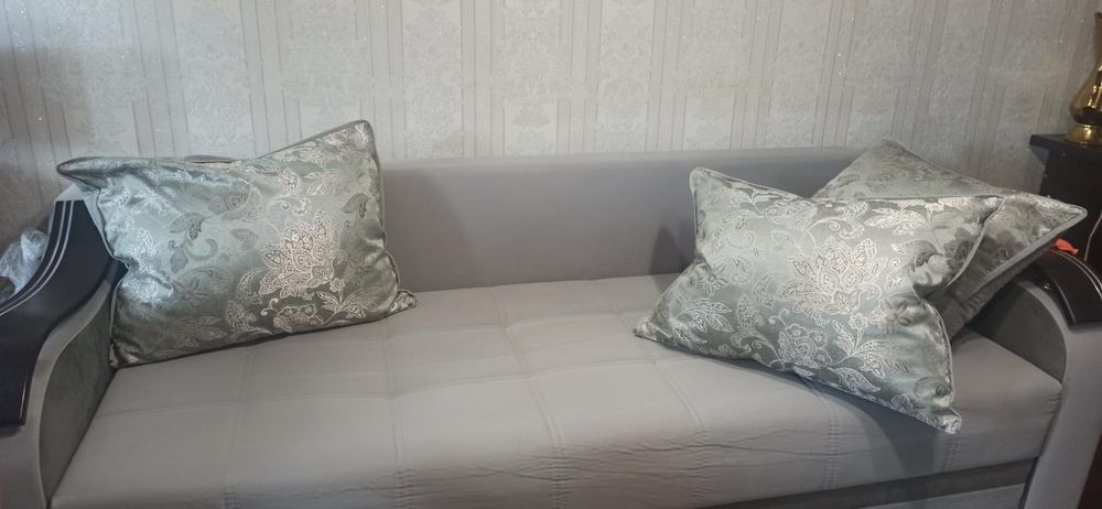 Продается диван.