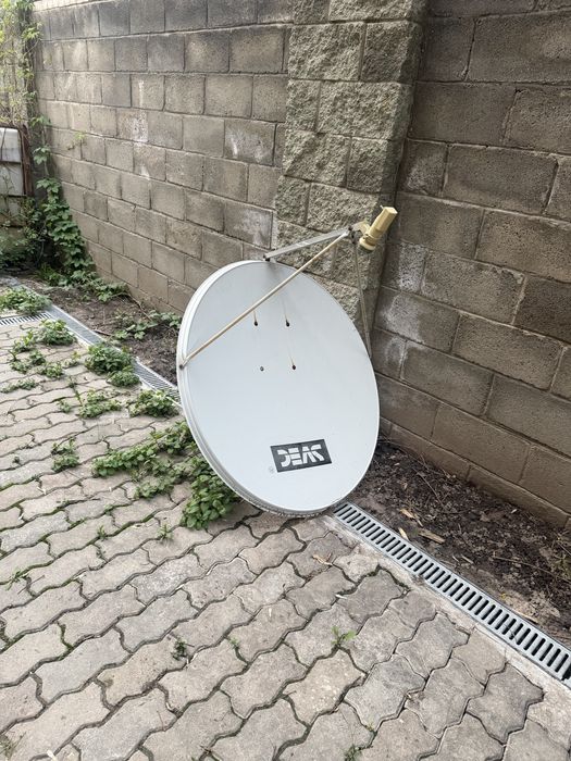 Спутниковая тарелка