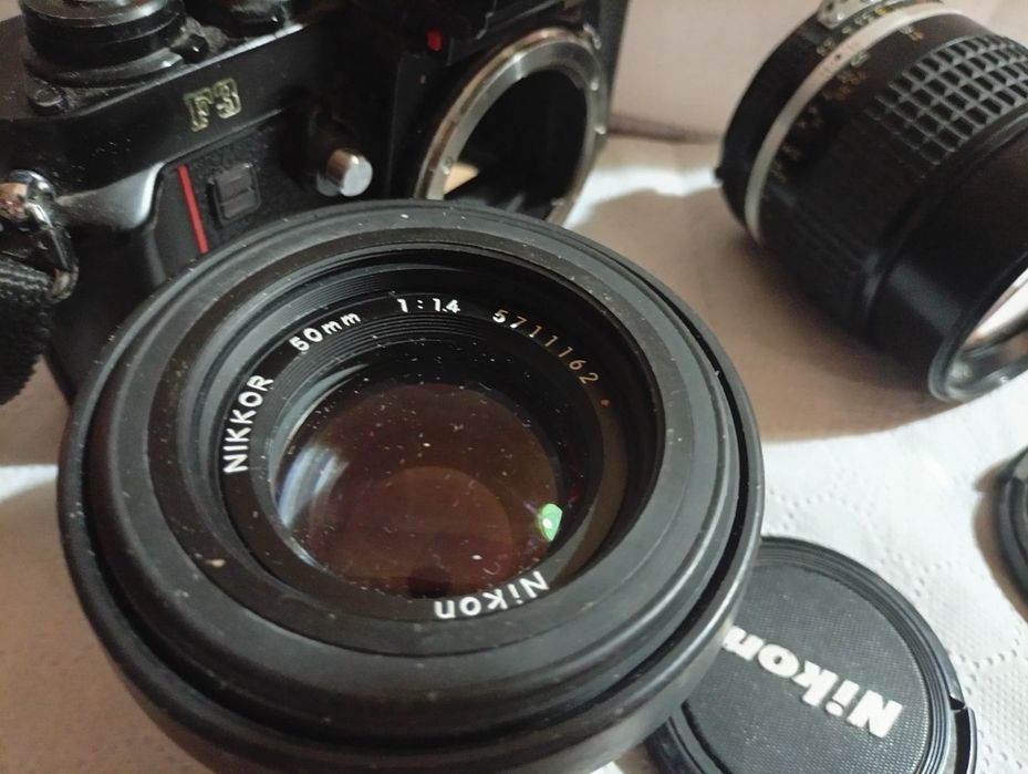 Kit Profesional Film 35mm: Nikon F3 HP + Nikkor 50mm f/1.4 + Nikkor 105mm