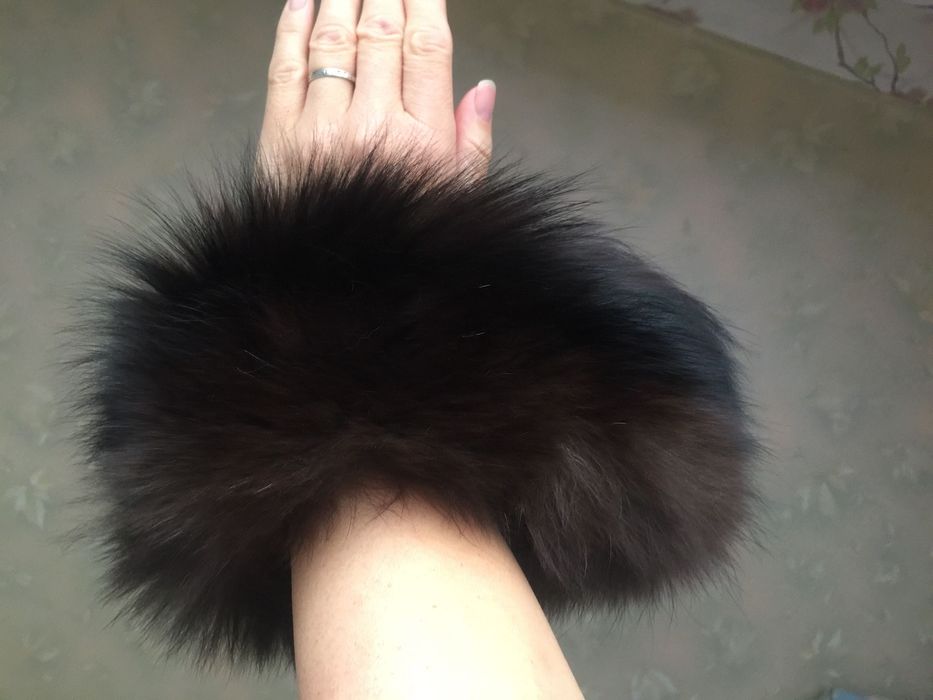 Воротник и манжеты из натурального меха новые