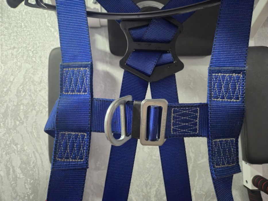 Страховочная привязь