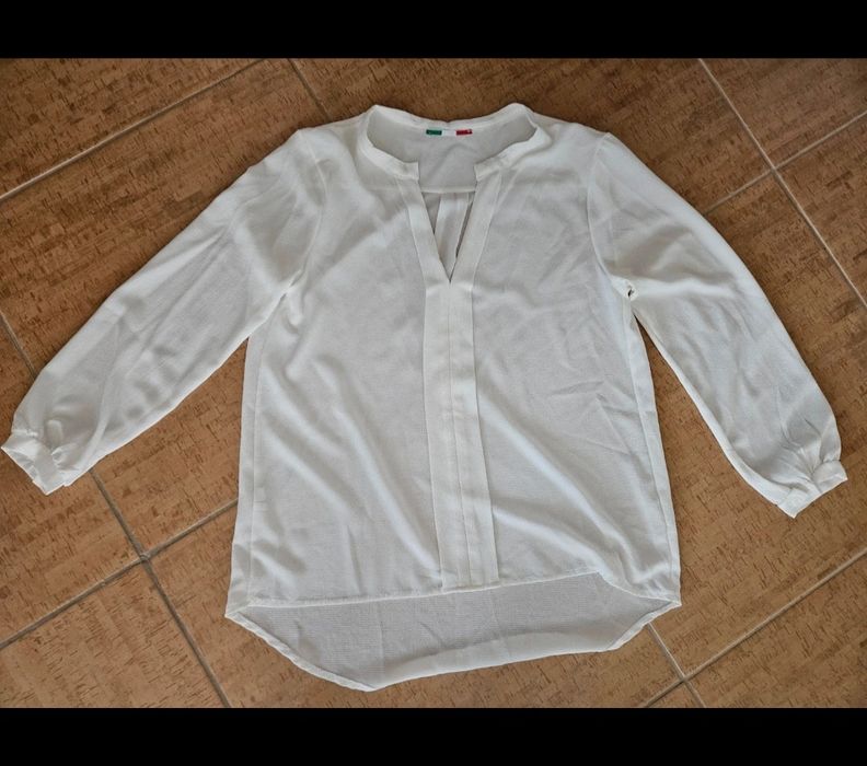 Lot 2 camasi de dama, marimea M, pret 40 lei ambele