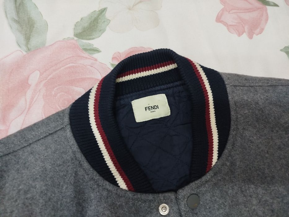 Куртка от бренда Fendi