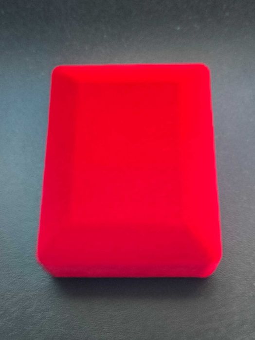 НА ЕДРО: Луксозни кадифени кутии за бижута (над 130 бр.) – ТОП ЦЕНИ