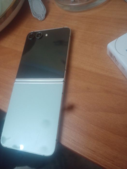 Z flip 5 экран не работает