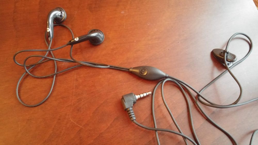 Оригинални слушалки LG и Motorola