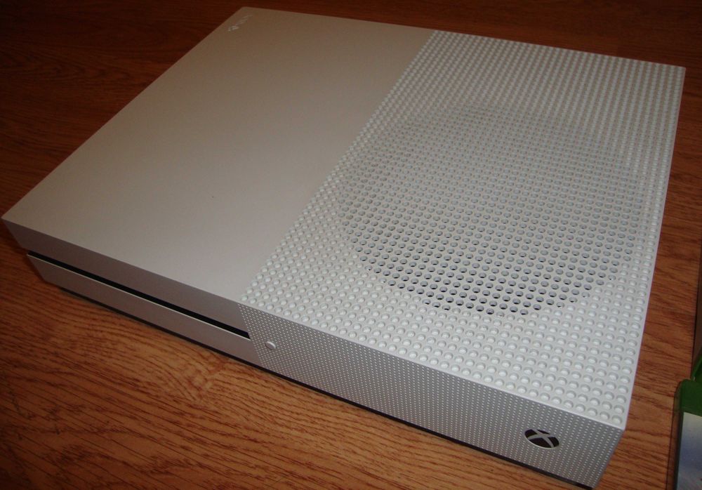 XBox One S 1 Tera + Fifa, GTA5, etc,