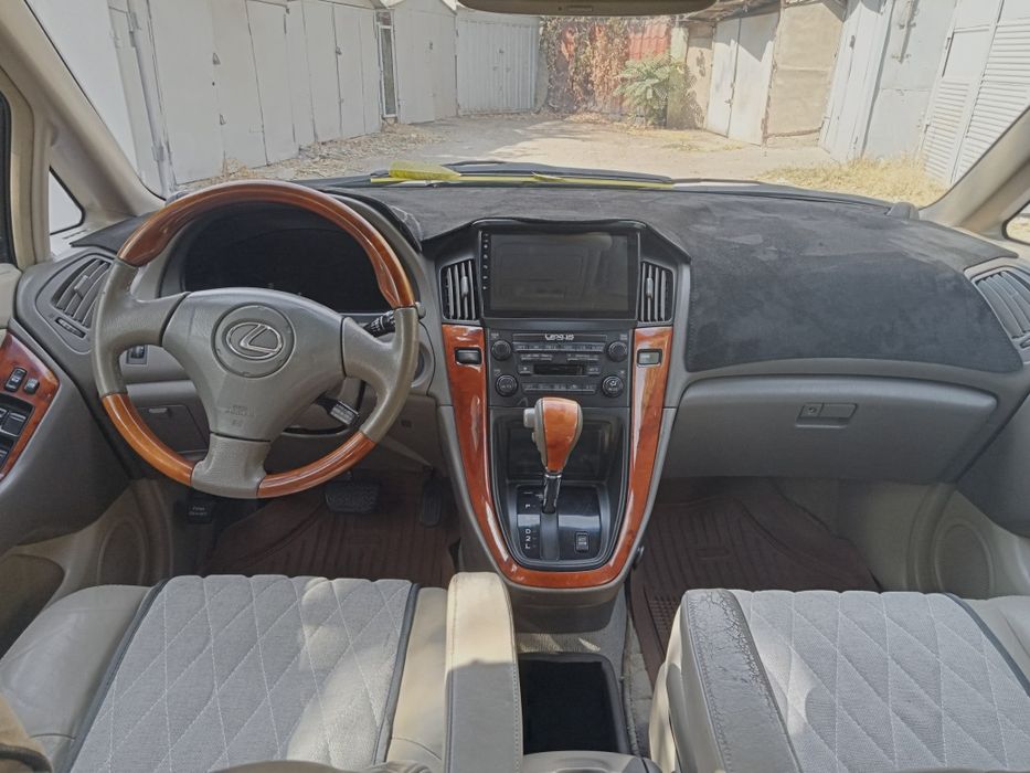 Внедорожник Lexus RX-300