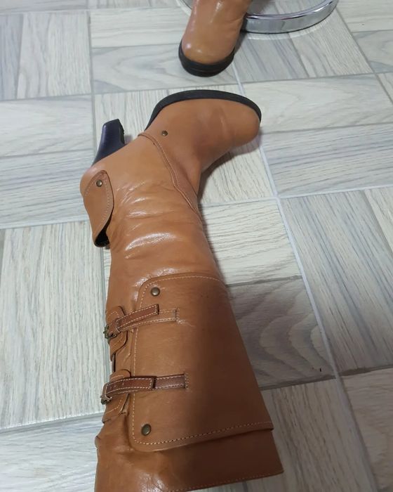 Cizme lungi din piele naturala, comode si practice;