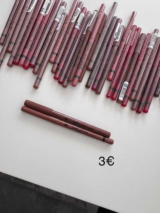 Моливи за очи вежди и устни