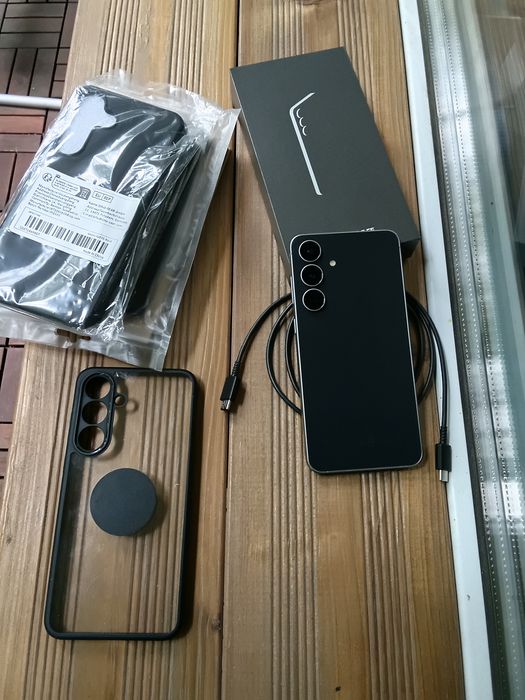 Samsung S25 FE, Гаранция, подаръци