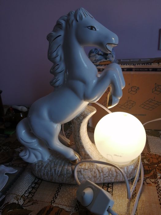 Светильник настольный в коробке.