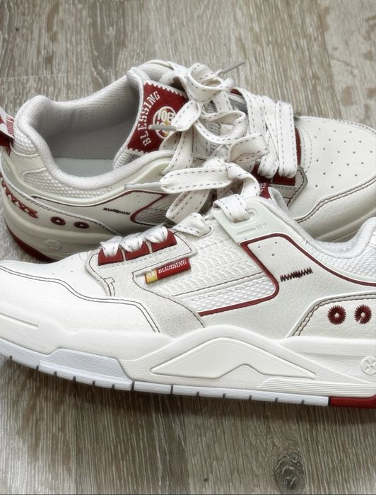 Продам кроссовки Xtep