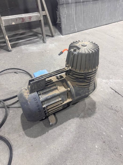 Воздушный компрессор, советский, мало пользовались, состояние хороший