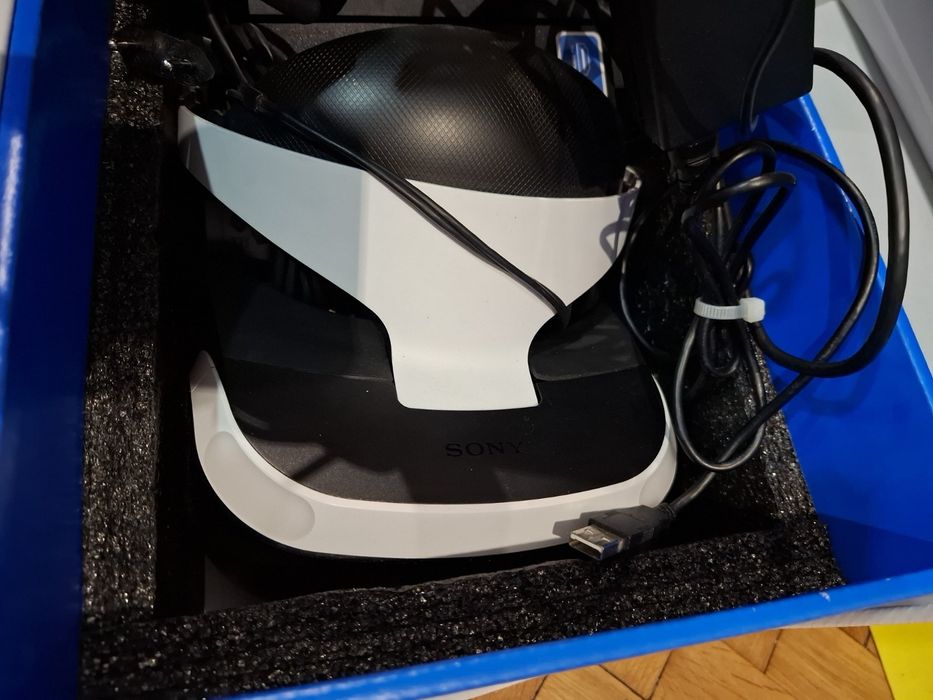 PS VR Очила за виртуална реалност – PS4/PS5 V.1 +4 игри