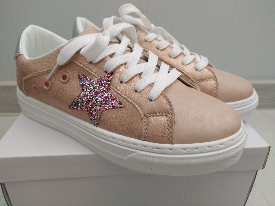 Нови дамски обувки