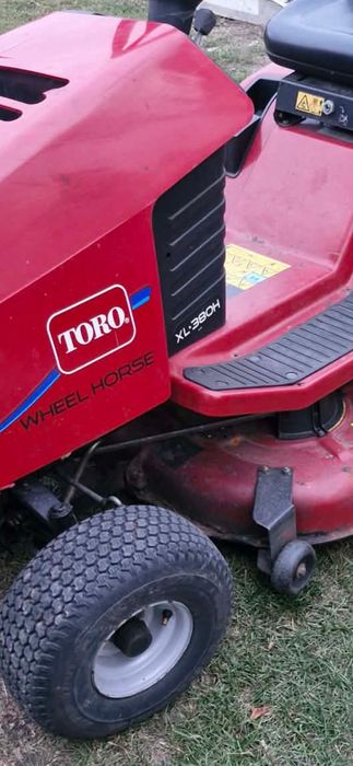 Tractoras gazon toro.