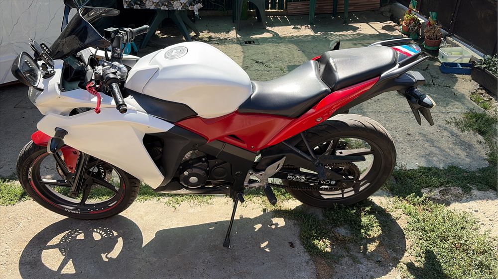 Se vinde honda cbr 125r in stare buna