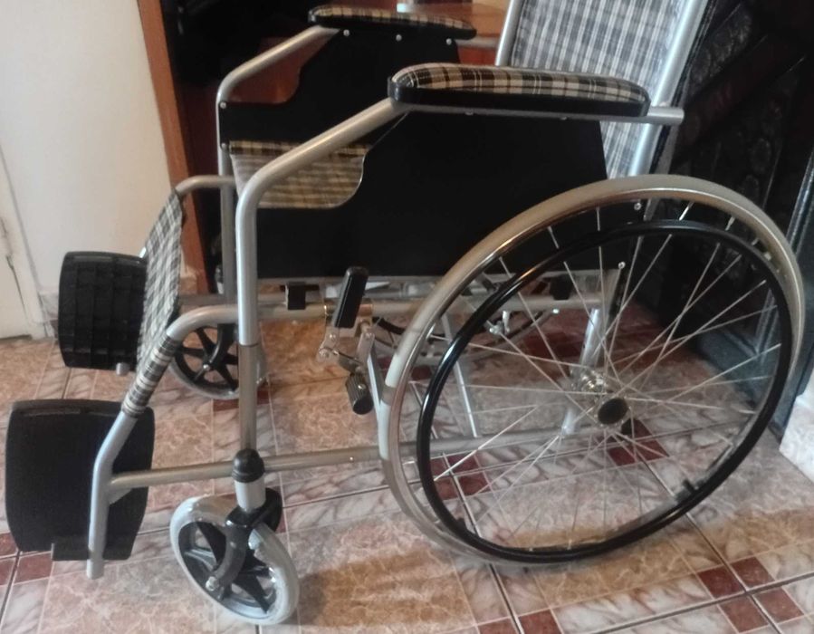 Scaun cu rotile, pliabil, sezut 46 cm, batrani, handicap, dizabilitati