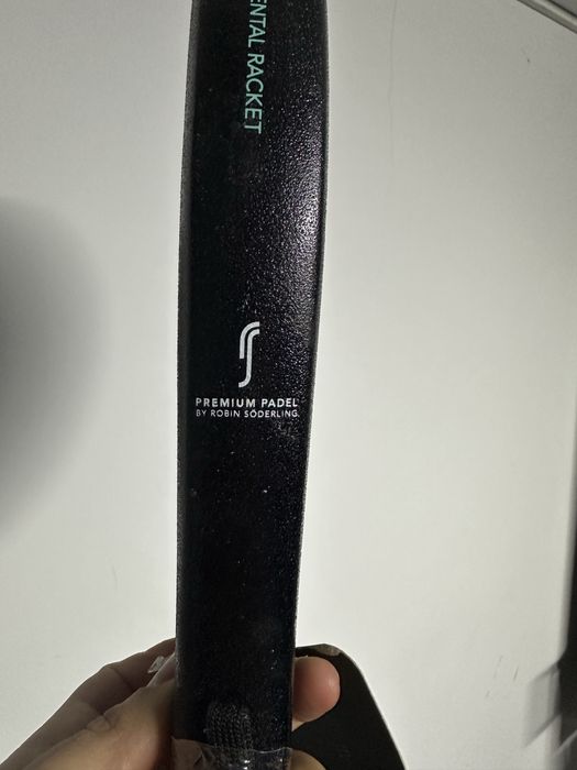 Doua rachete padel premium ca noi