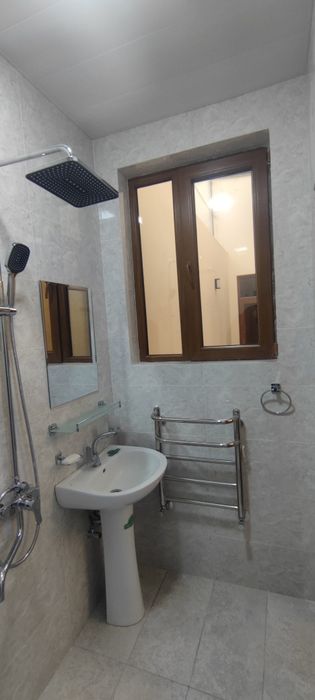 Янги қурилган ҳовли сотилади