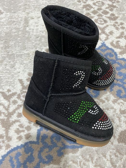 Продам сапожки 23 размер есть и доя мальчика смотрите фото