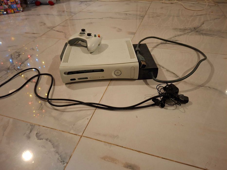 Vând Xbox 360 bun
