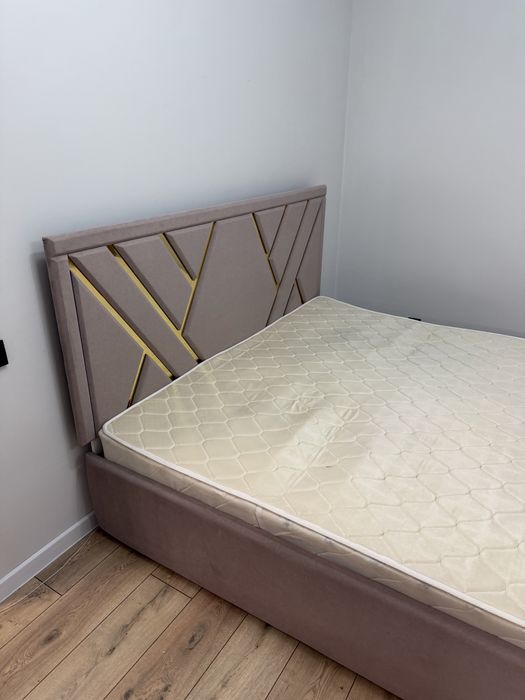 Продаетя king-size кровать с матрасом Б/У - самовывоз