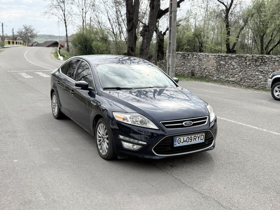 Vând sau schimb cu SUV 4x4 Ford Mondeo 2013, automata,2.0 benzina