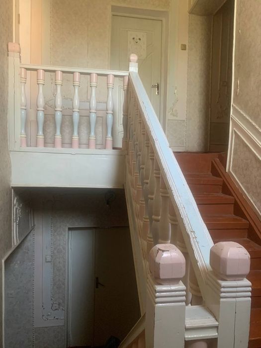 Toshkent Shahar chetida Nazarbekda uy sotiladi 
6сотих 7 хона 2 та сан