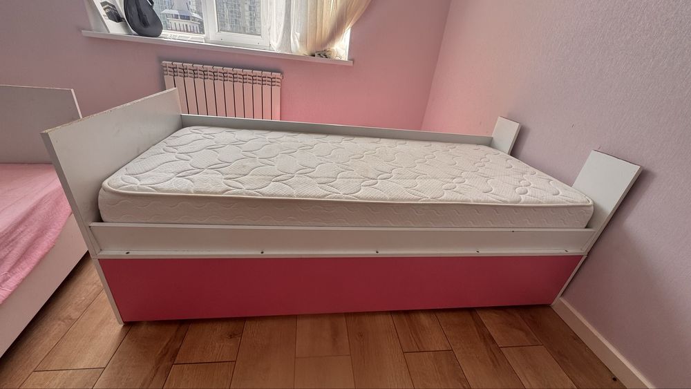 Диван с матрасом , б/у