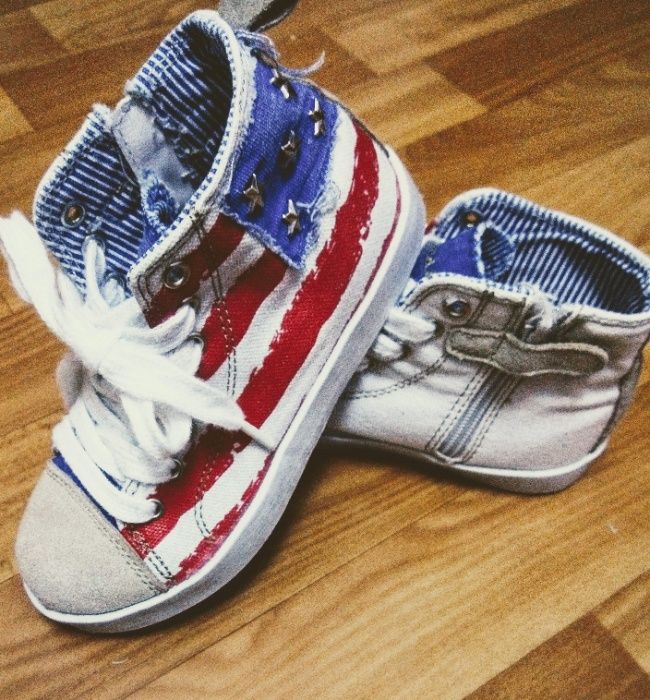 гъзарско дънково яке, кецове и тениски