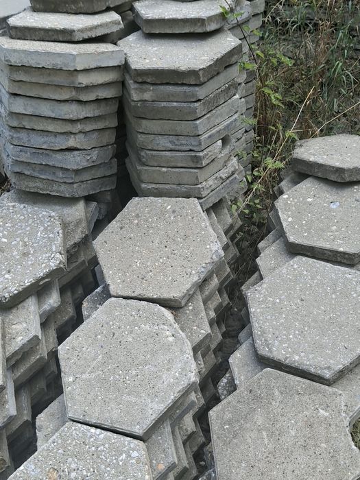 Продава тротоарни плочки