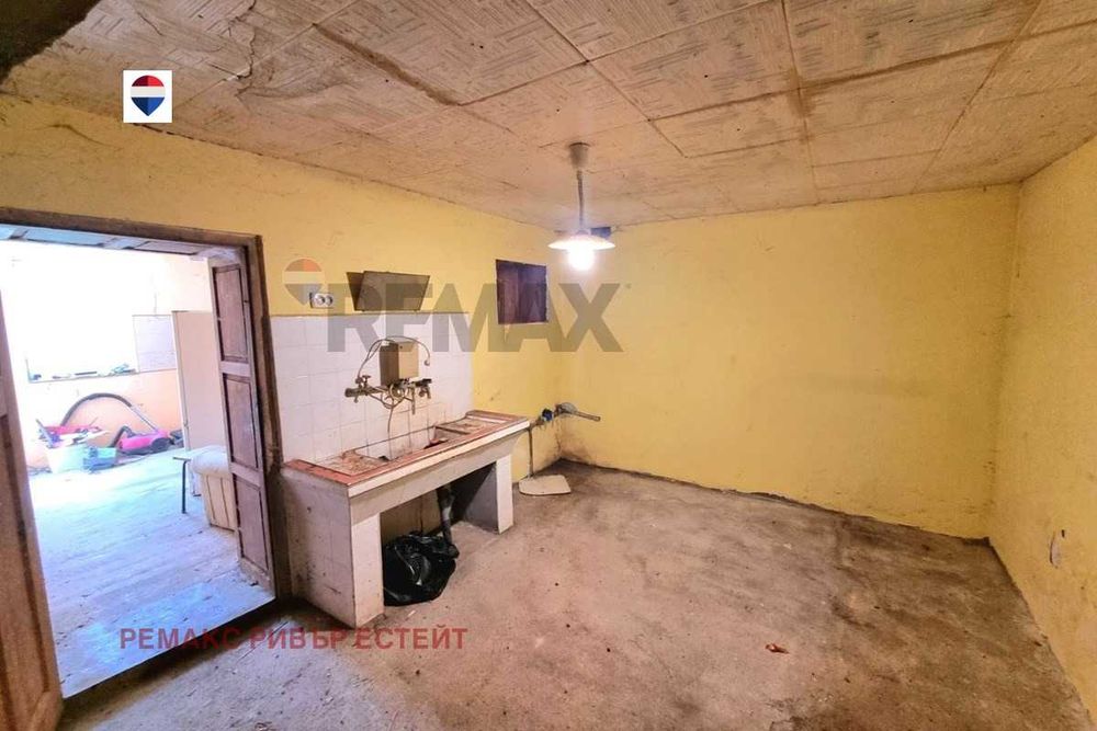 Къща за Продажба в с. Кошов