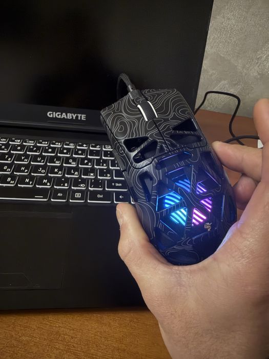 Срочно продам Игровой Ноутбук Gigabyte