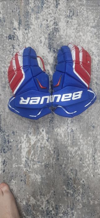 Продам хоккейные перчатки