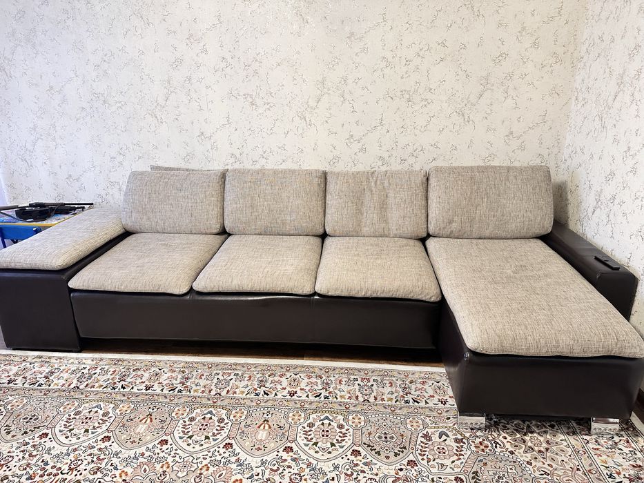 Продам диван в гостиную