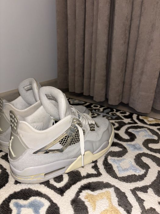 Jordan 4 frozen moments