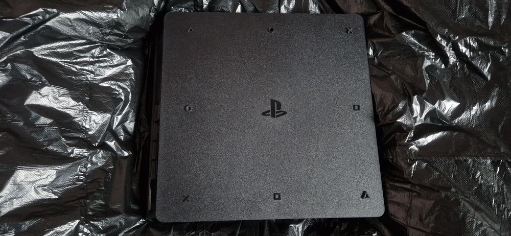 Срочно продам ps4 старая версия по.