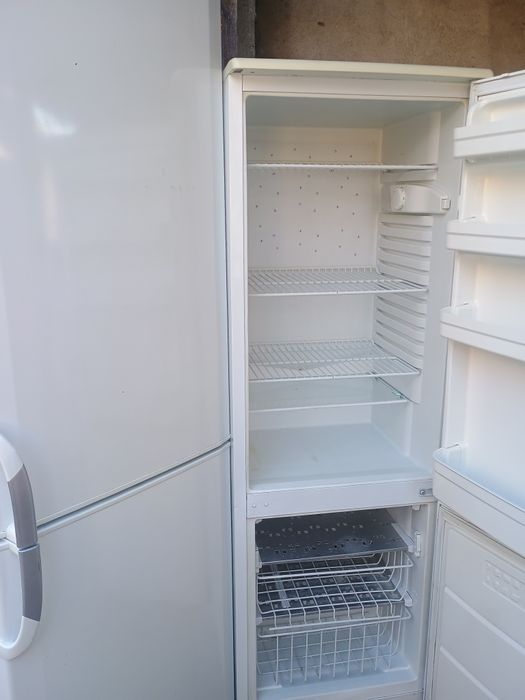 Frigider cu congelator artic 2/3 sertare, congelator AEG 230 l