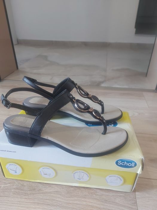 Нови сандали  ,кожени на Sholl