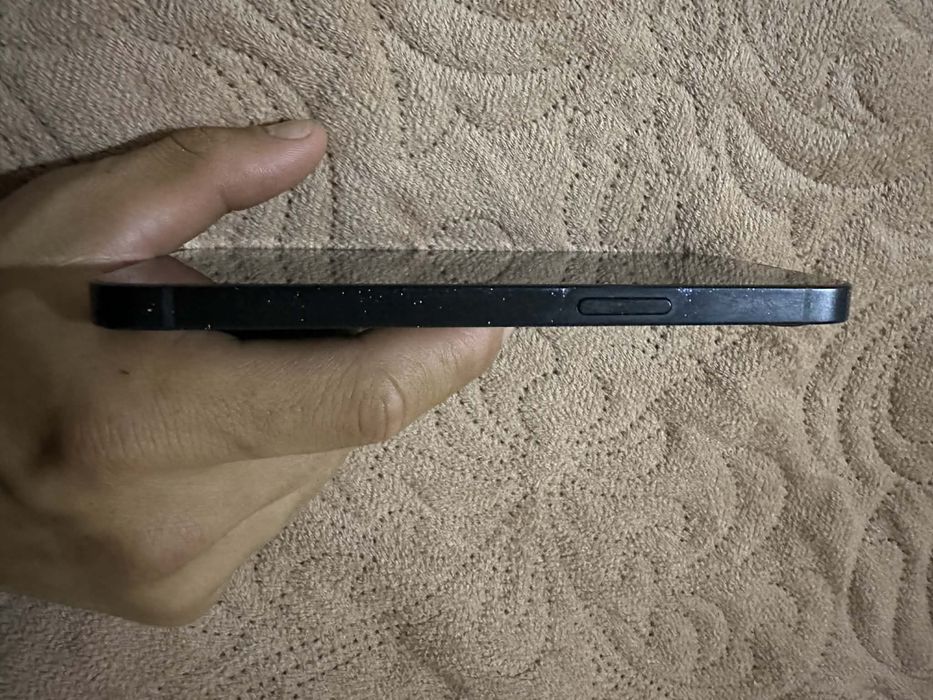 Iphone 16 e vand schimb cititi anuntul cu atentie va rog