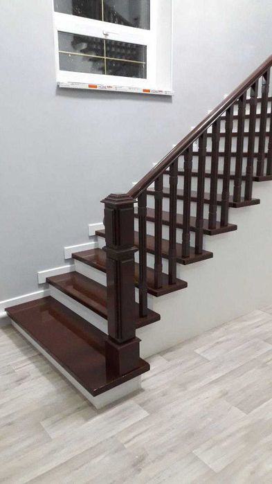 Установка покраска реставрация деревянных лестниц на заказ Зина