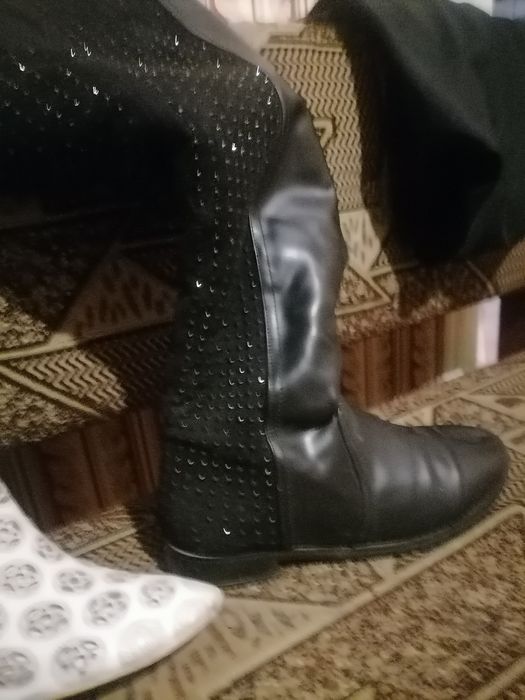 Продам сапожки женские