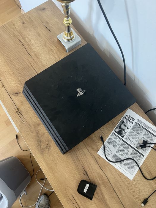 vand ps4 pro in stare foarte bună