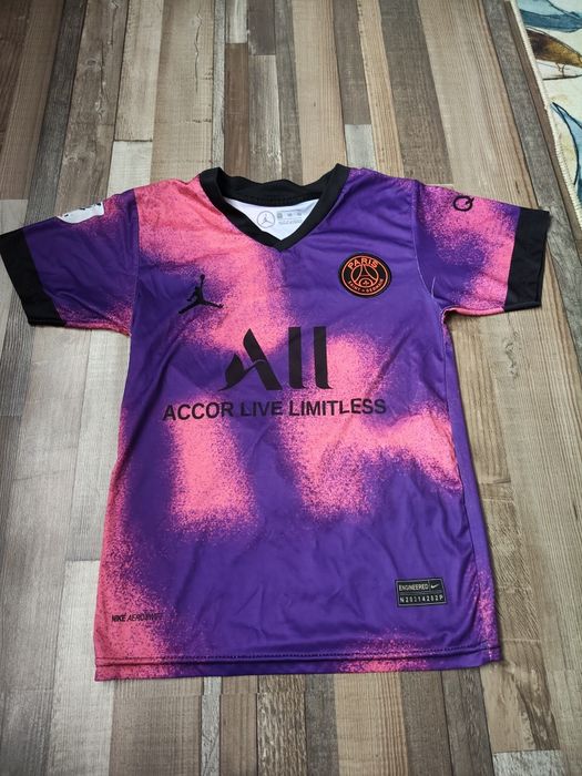 Vând tricou de fotbal