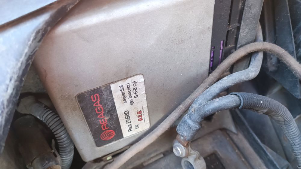 Газов инжекцион за 6 цилиндров двигател