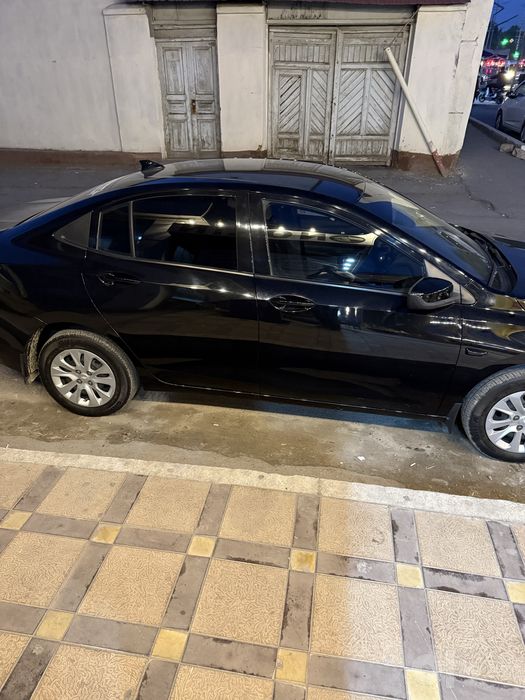 Onix aftamobili qora