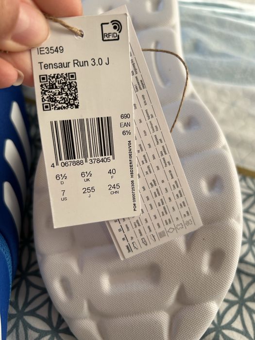 Нови оригинарни Adidas tensaur run 40 номер