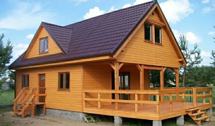 Vând și construiesc case și cabane din lemn